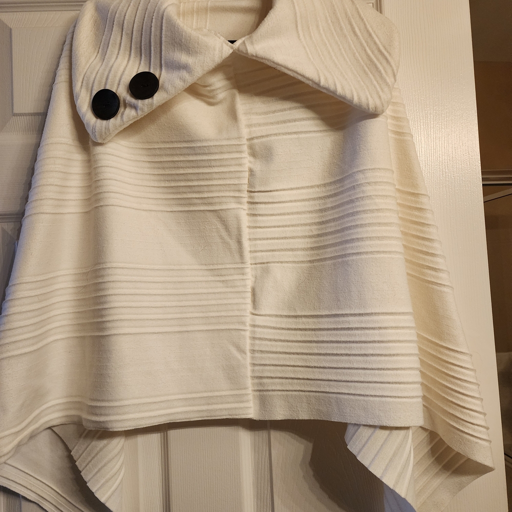Elegant White Women's Sweater Cape